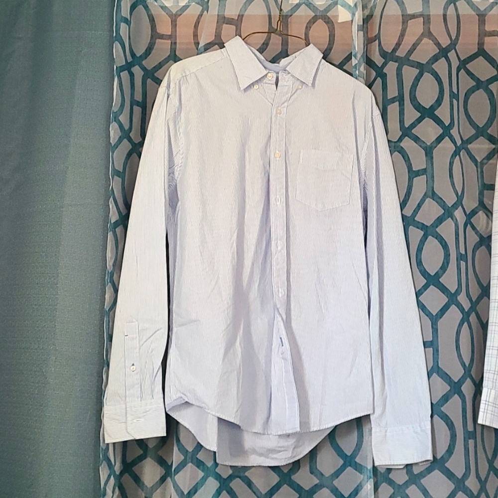 Medium "American Eagle Seriously Soft Classic Fit" men's dress long sleev shirt